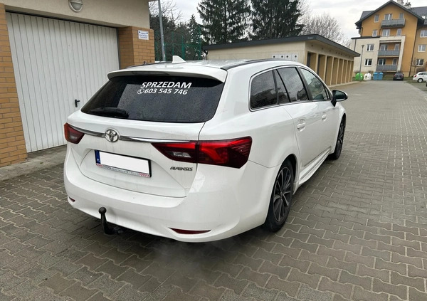 Toyota Avensis cena 53900 przebieg: 195555, rok produkcji 2017 z Rzeszów małe 29